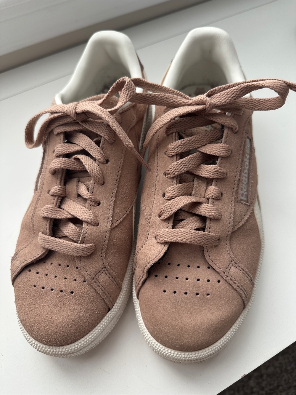 Reebok Suede Sneakers in light cocoa brown!